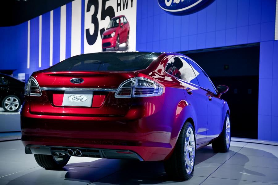  Ford Fiesta Sedan 2009 года  (фото 10 из 12)